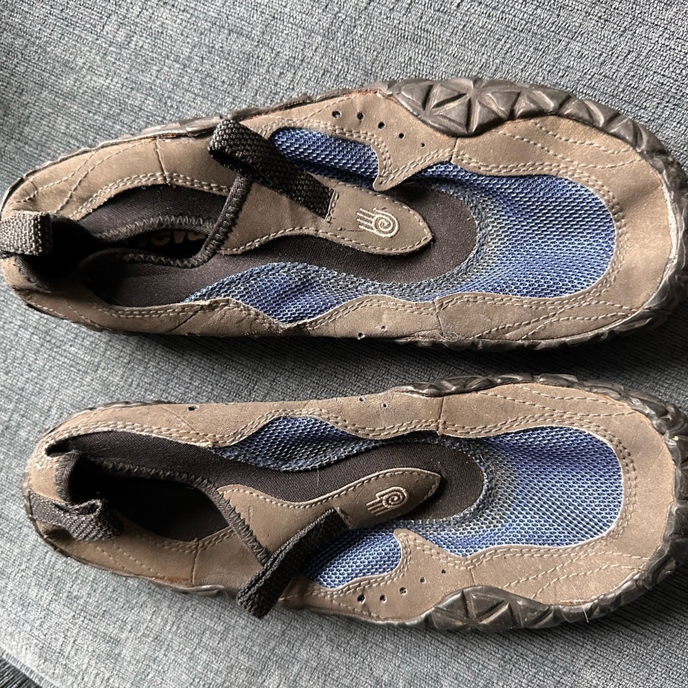 Teva Aqua Socks Youth Size 5